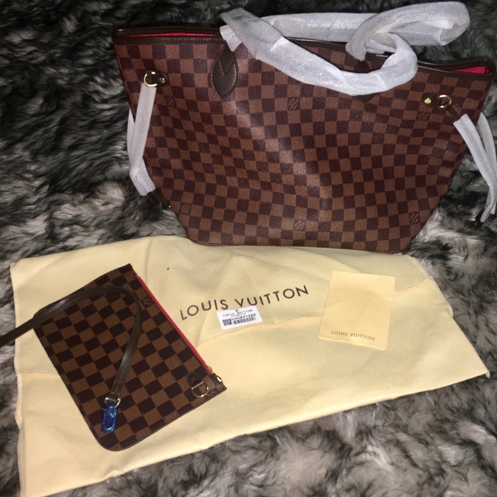 Never full LV purse : Never Been Used